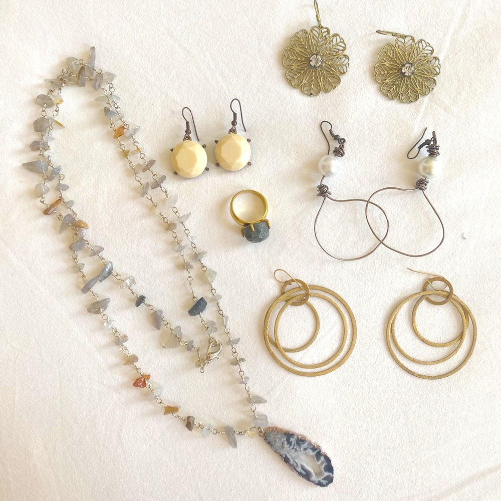 Earthtone & gem necklace, earrings and ring